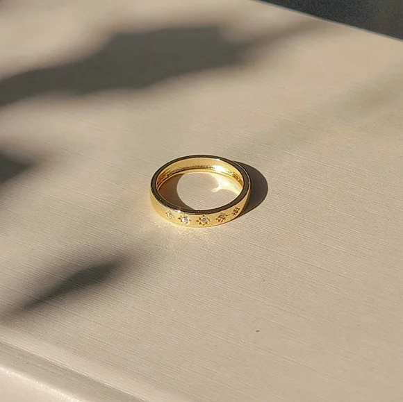 Shashi Twinkle Ring - Picture 3 of 4